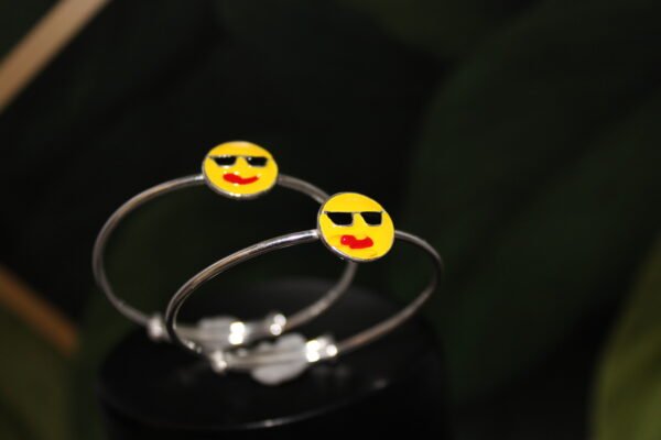 emoji design silver kadli