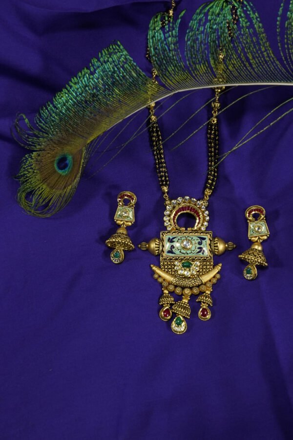 gold chain with mangalsutra pendant