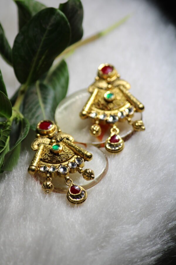 golden earrings for ladies