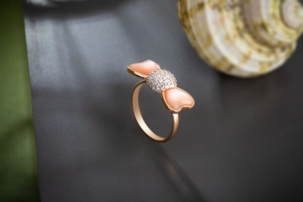 love shape design rose gold ring