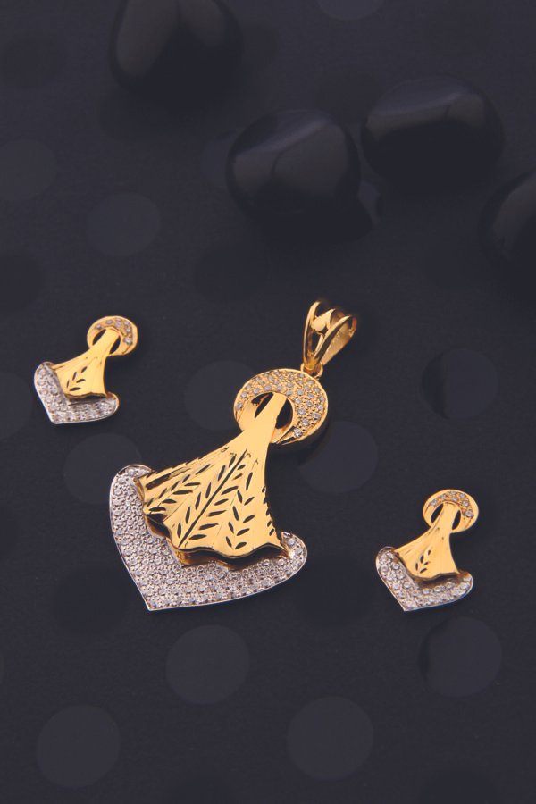 pendent set with earrings