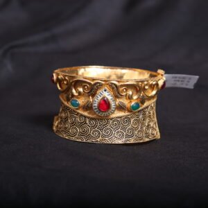 rajwadi bracelet with red and green diamond